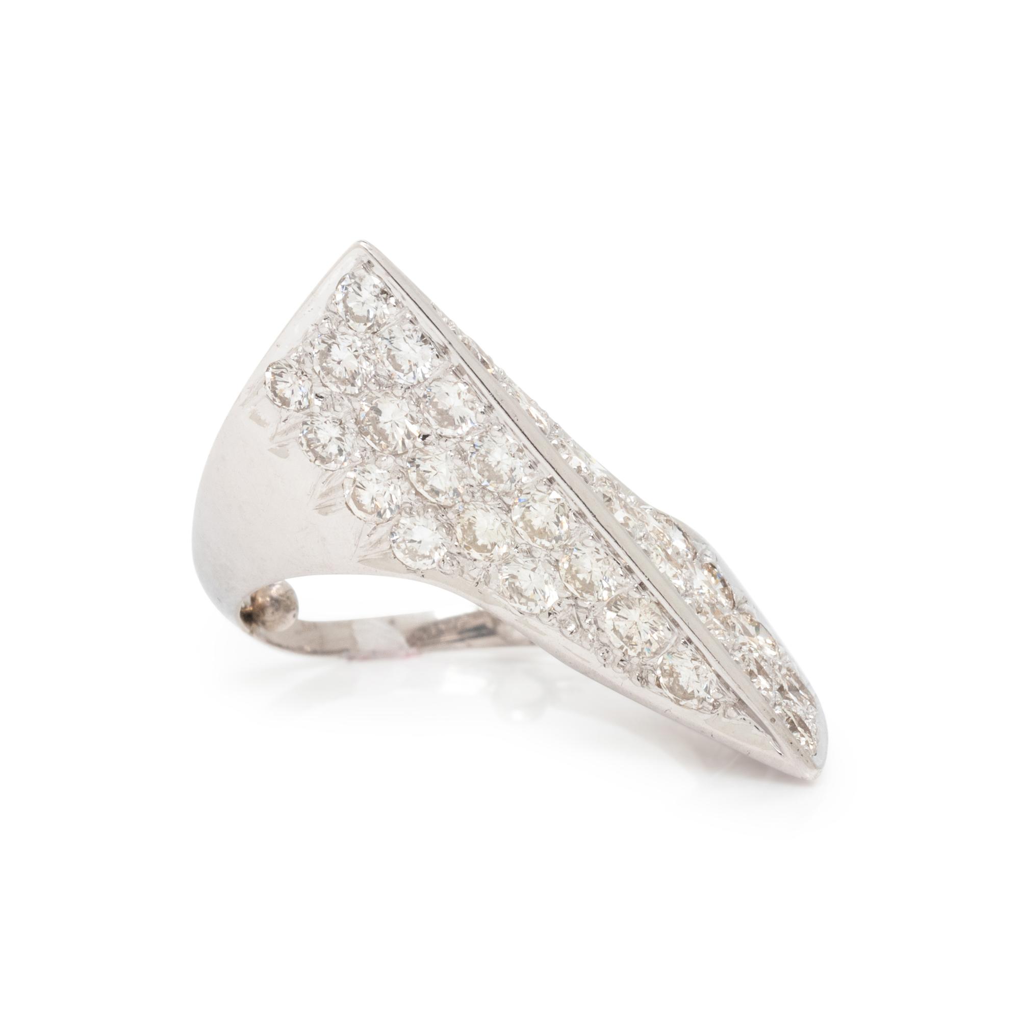 WHITE GOLD AND DIAMOND RING
