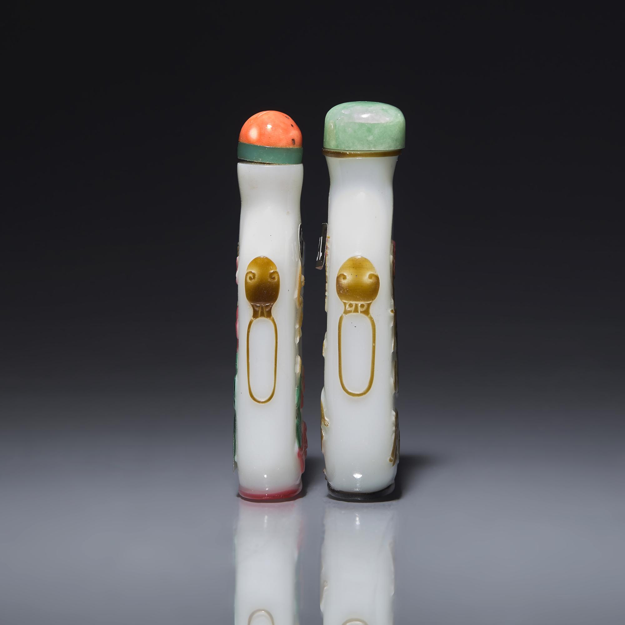 Two Chinese Yangzhou School Glass Overlay Snuff Bottles, Second Half 19th Century 清晚期 涅白地套五色料鼻烟壺兩支