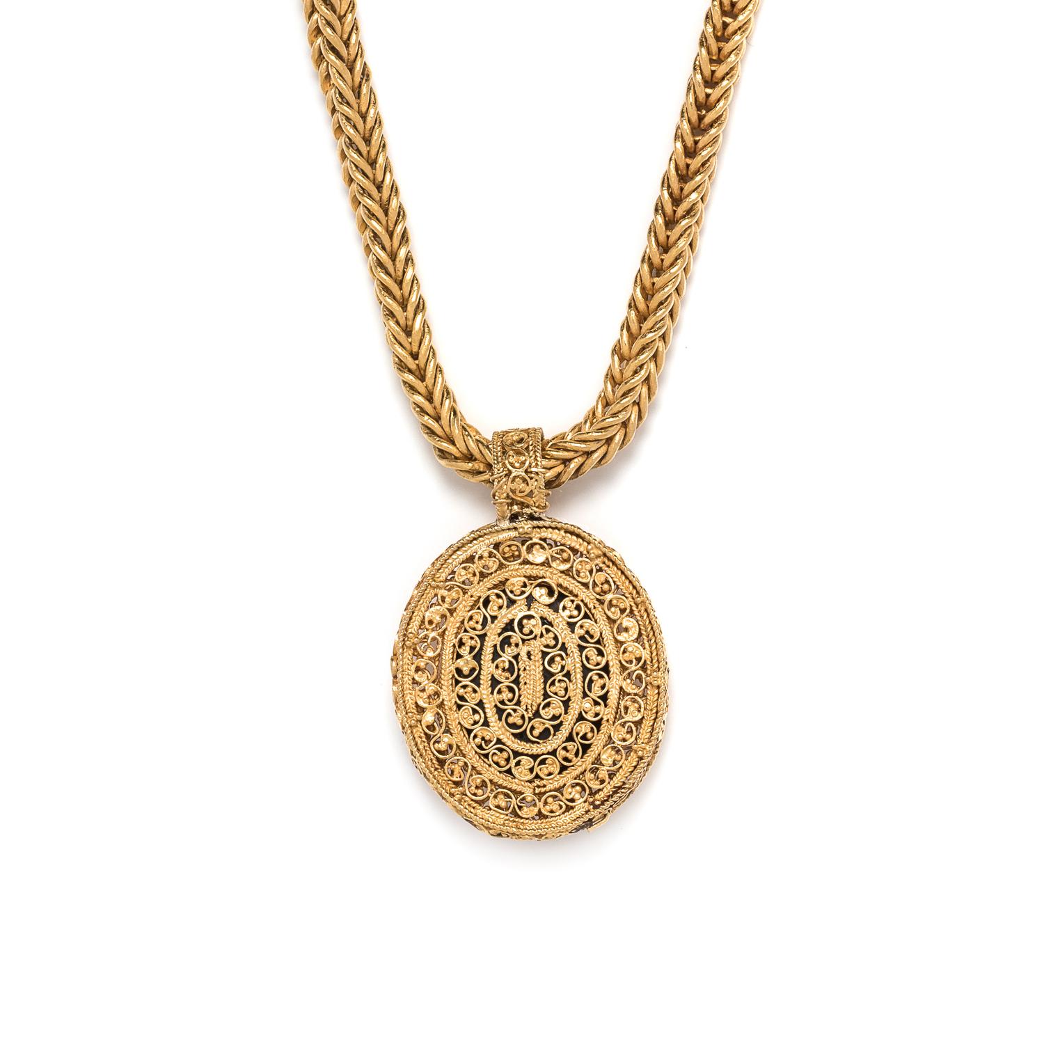 YELLOW GOLD AND CAMEO NECKLACE