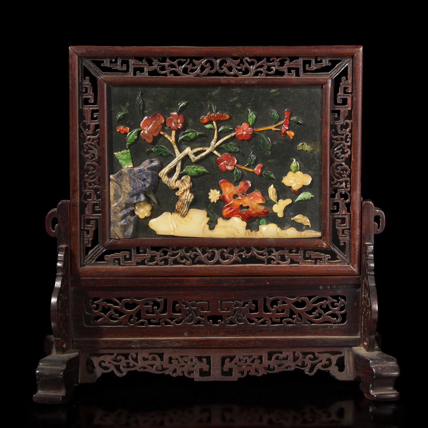 A Chinese Embellished Jade Table Screen, 20th Century 近代 百寶嵌插屏