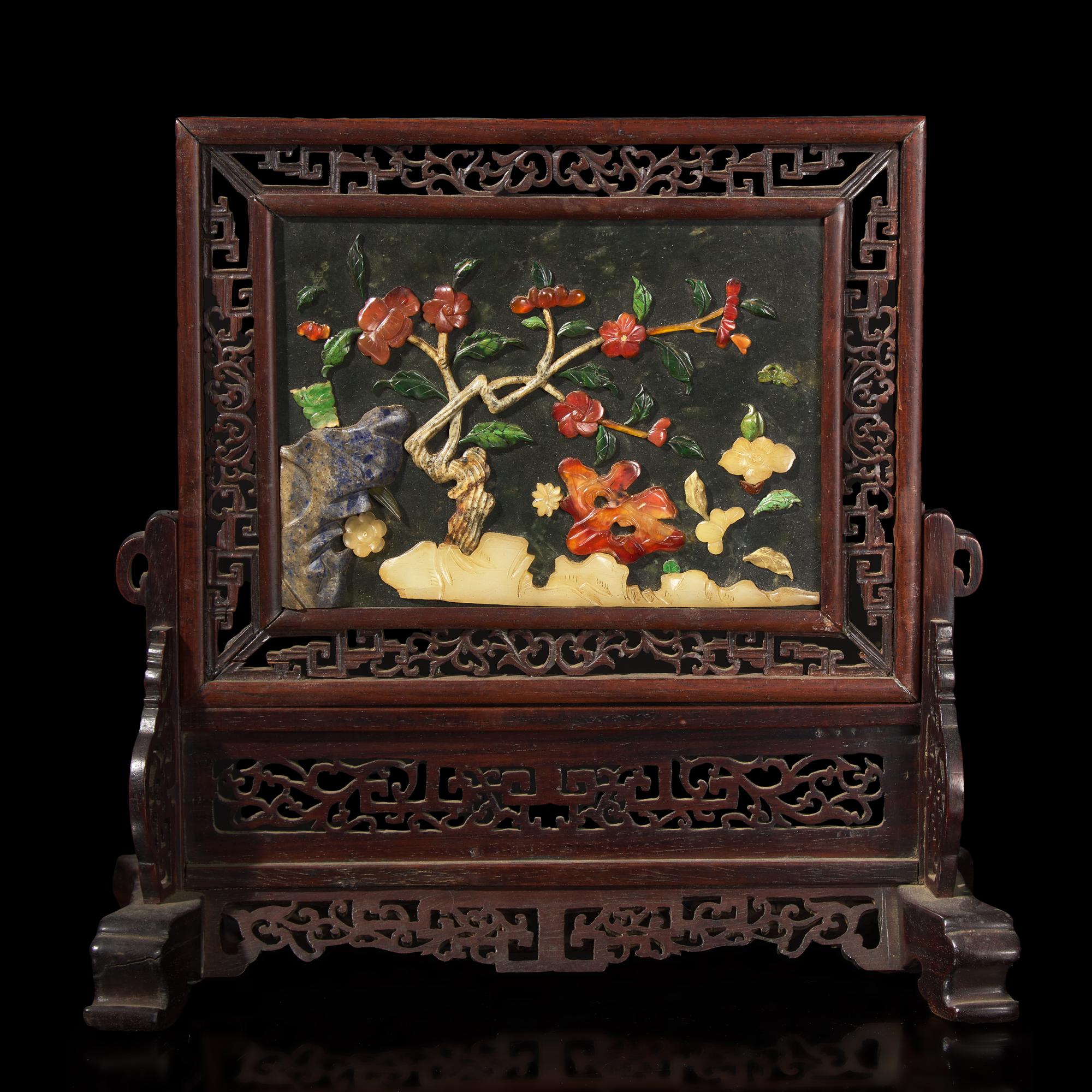 A Chinese Embellished Jade Table Screen, 20th Century 近代 百寶嵌插屏