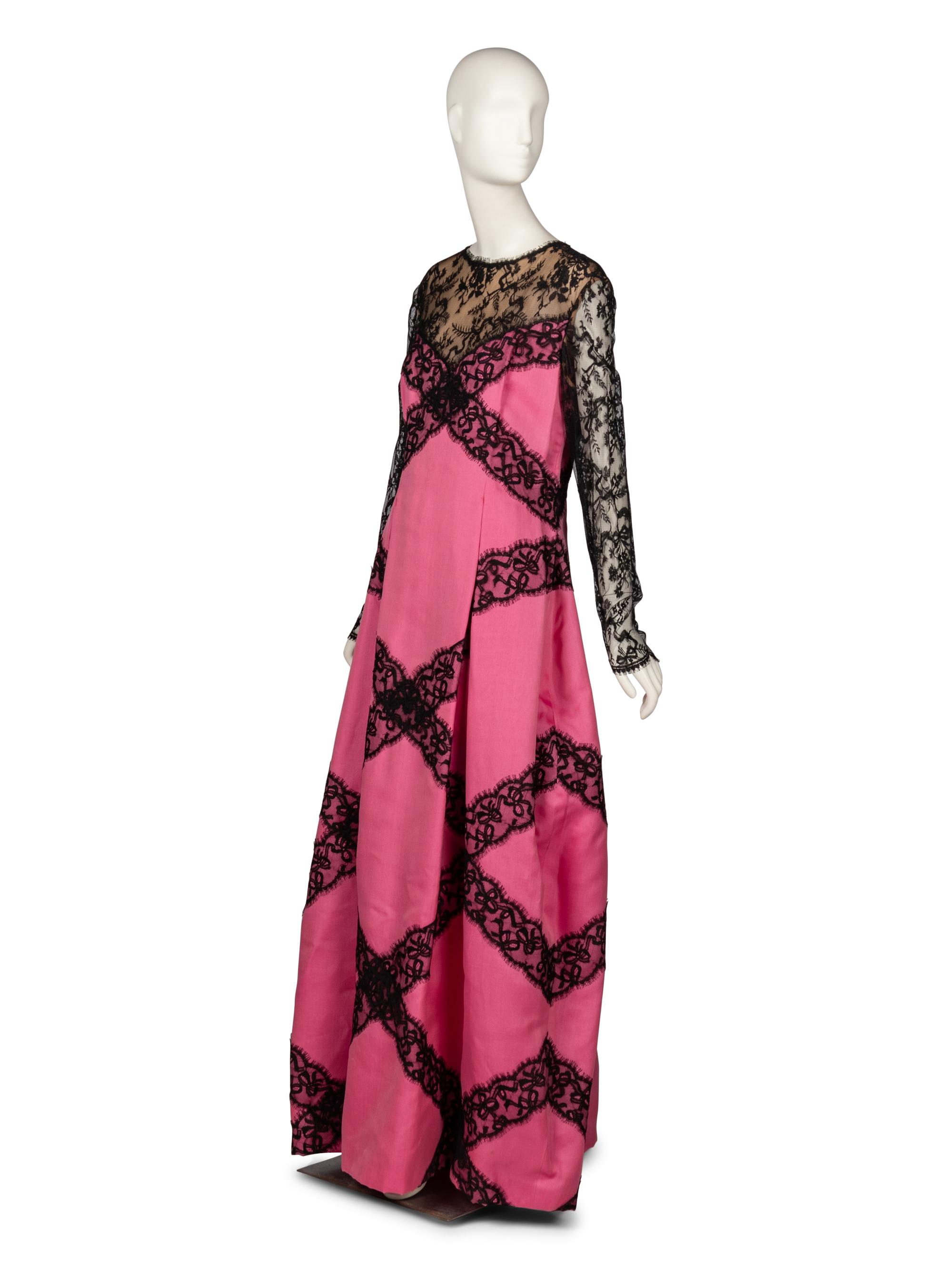 Bill Blass, Lace Gown