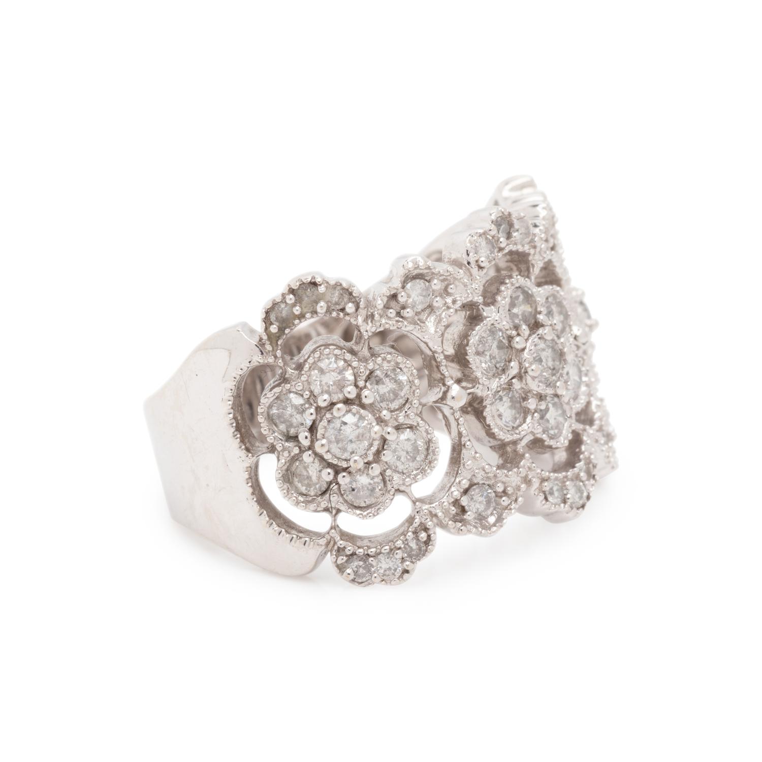 WHITE GOLD AND DIAMOND RING