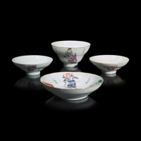 Four Chinese Famille Rose Wushuangpu Tablewares, 19th Century 清中晚期 粉彩無雙譜瓷器四件