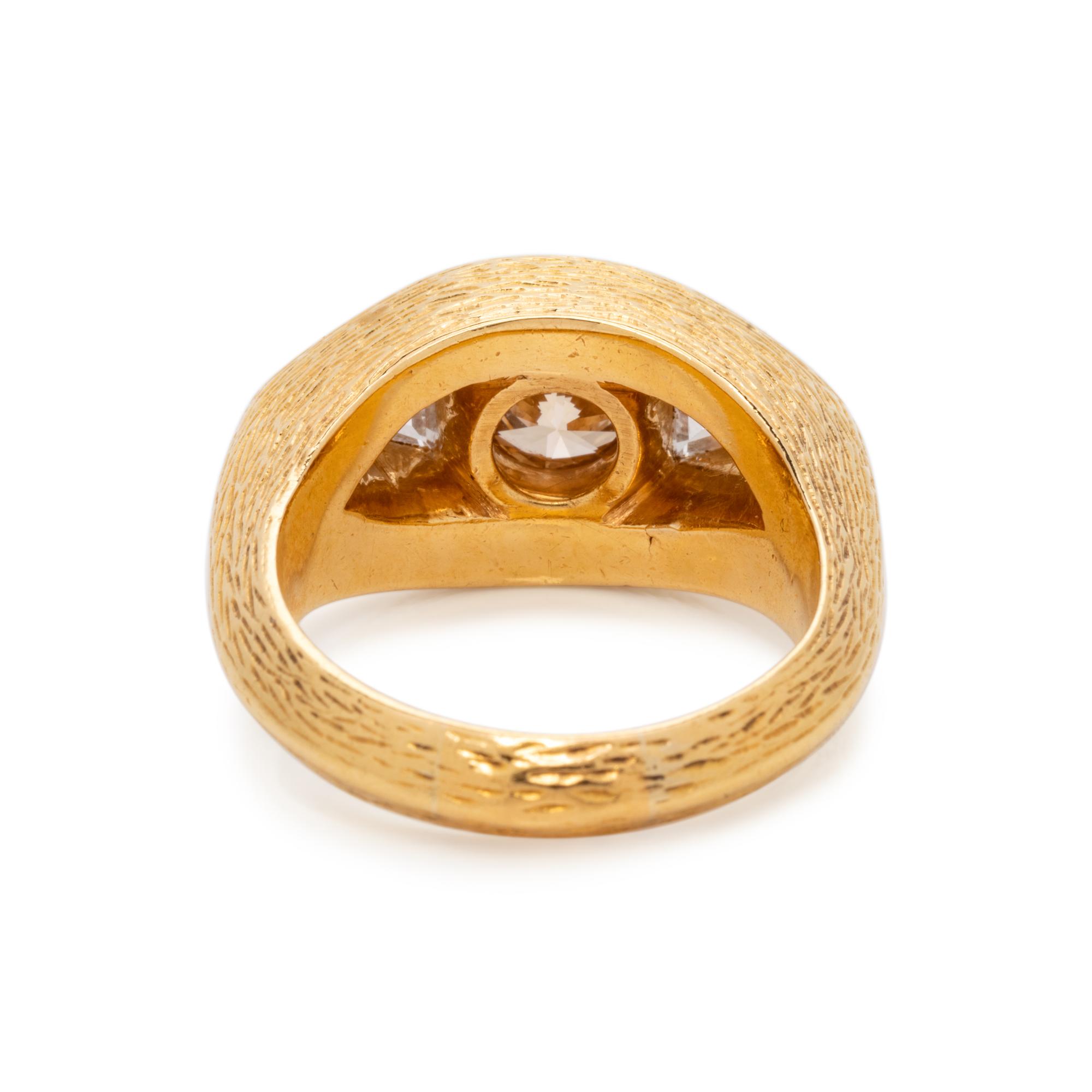 COLORED DIAMOND AND DIAMOND RING