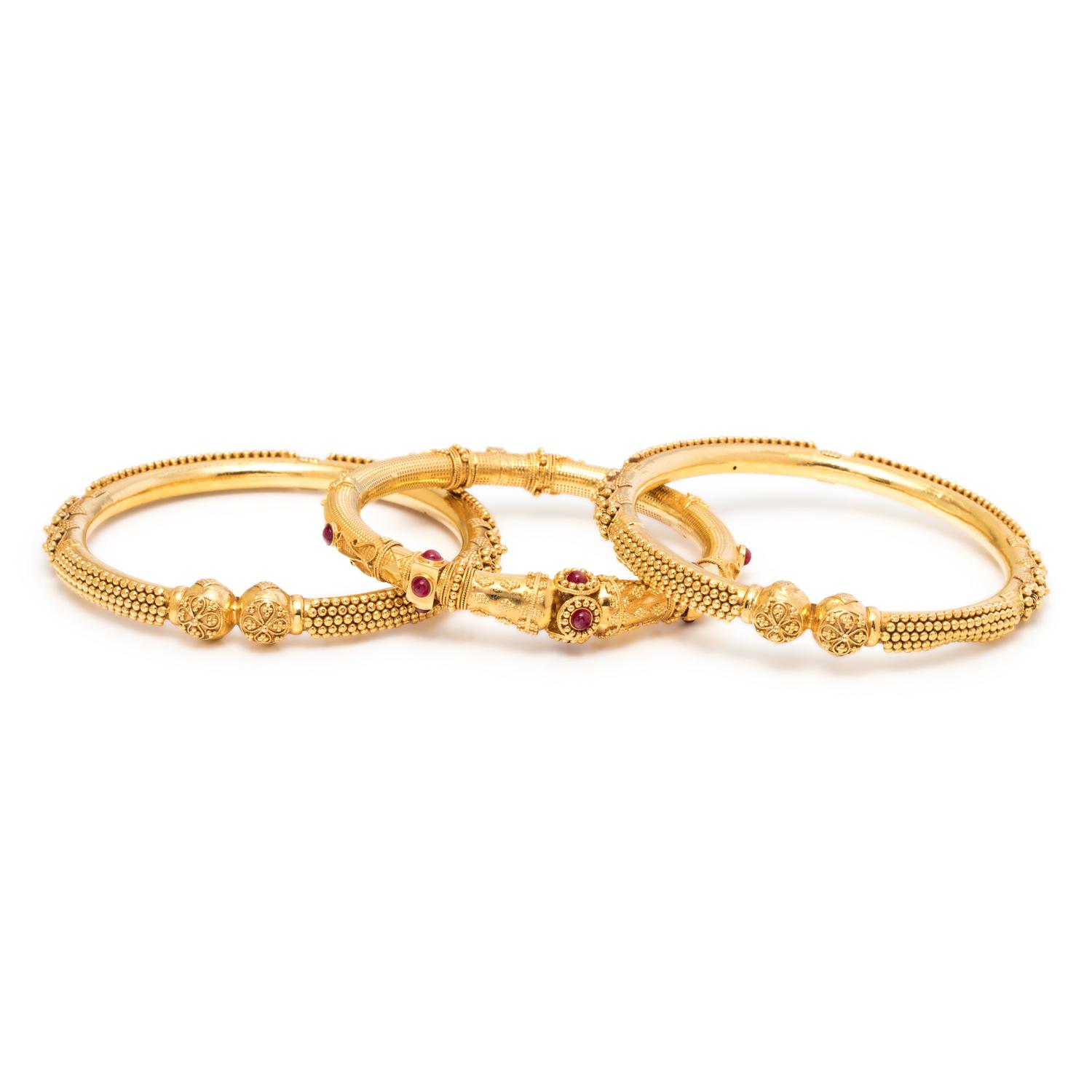 COLLECTION OF YELLOW GOLD BANGLE BRACELETS
