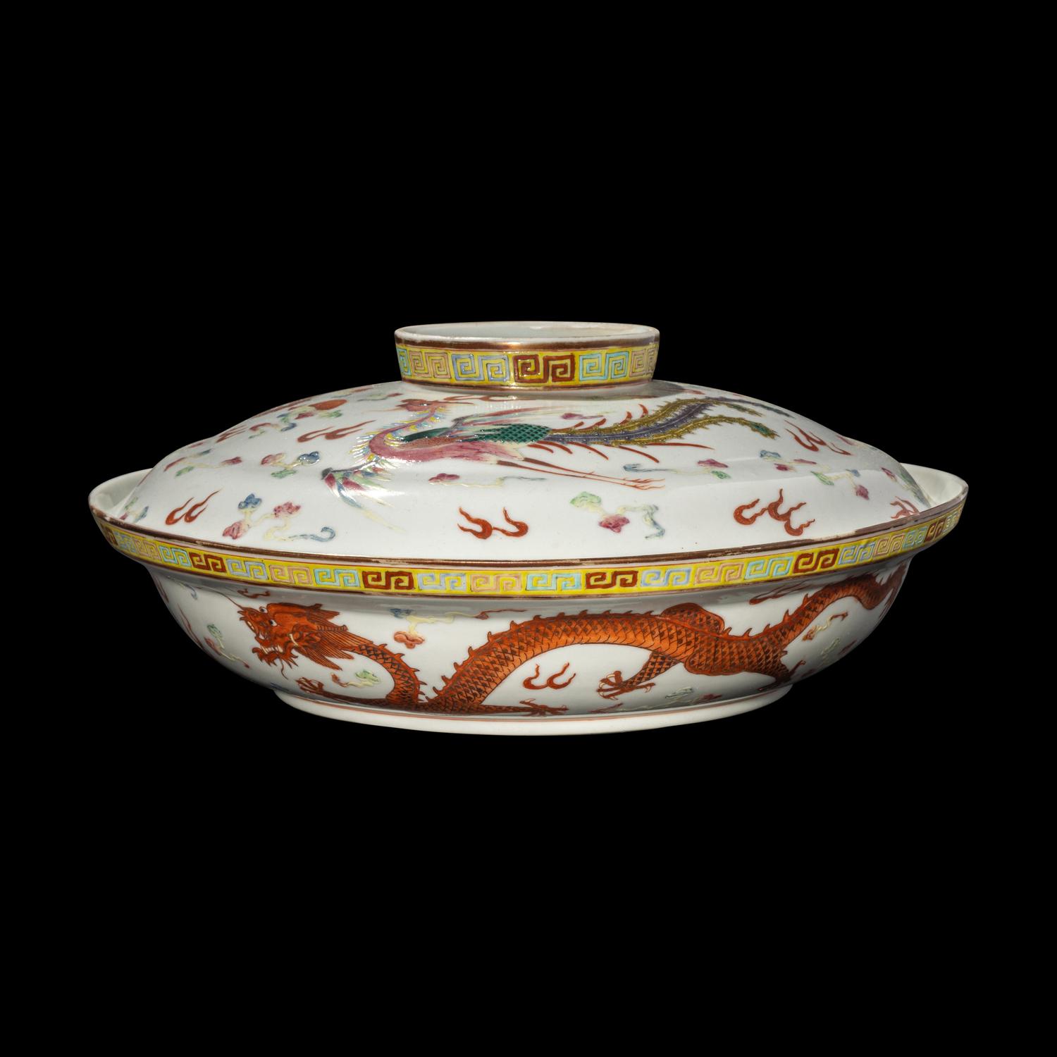 Three Chinese Famille Rose Porcelain 'Dragon' Bowls, Guangxu Period 清光緒 粉彩雙龍戲珠大蓋碗及小碗兩件