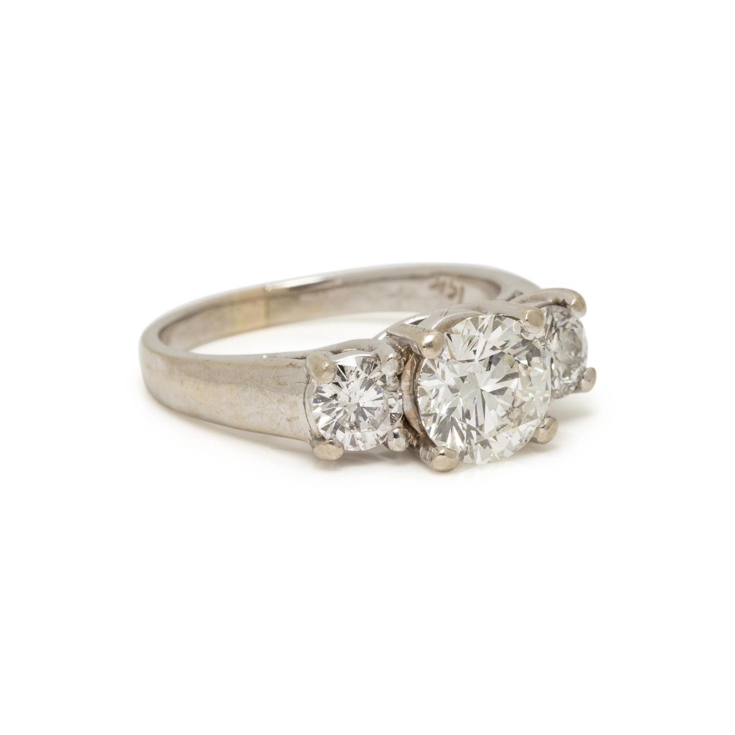 WHITE GOLD AND DIAMOND RING