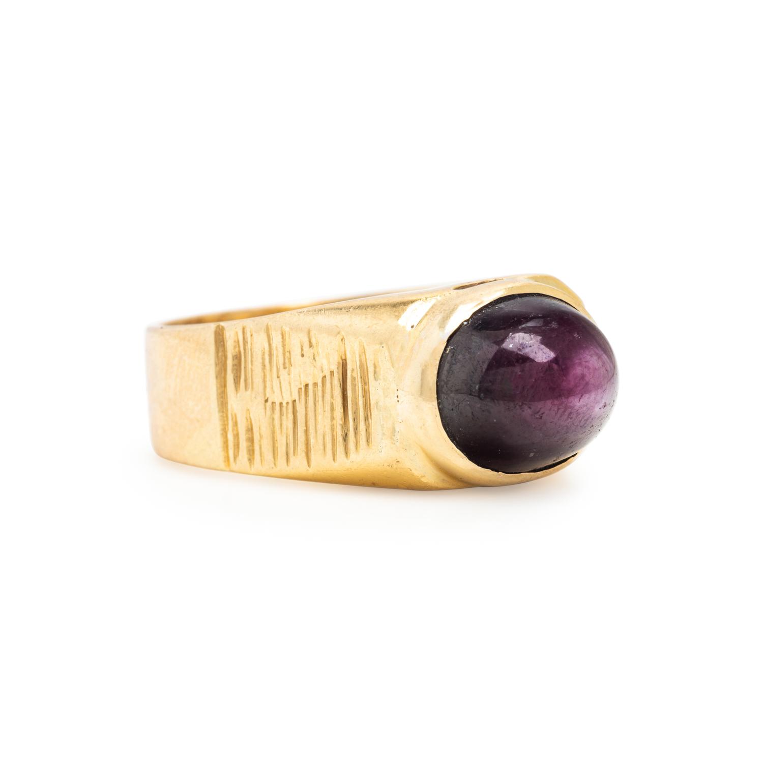 Star Ruby and Yellow Gold Ring
