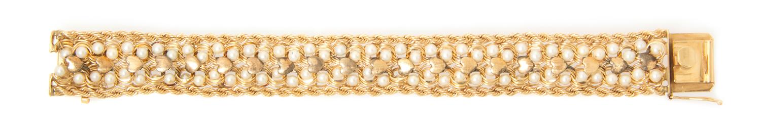 A 14 Karat Yellow Gold and Cultured Pearl Bracelet, 29.80 dwts.