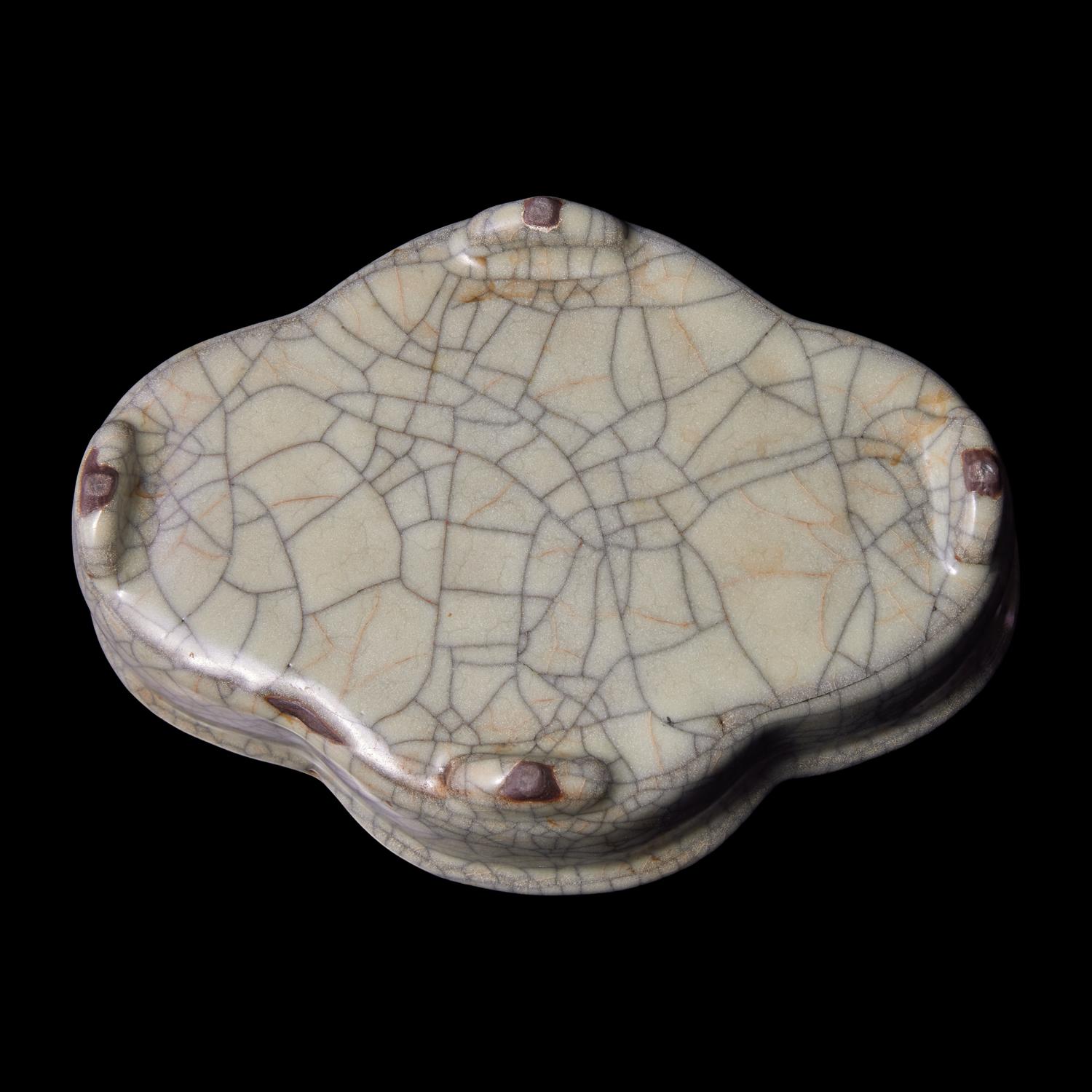 A Chinese Ge- Type Narcissus Bowl — 仿哥窯海棠式水仙盆