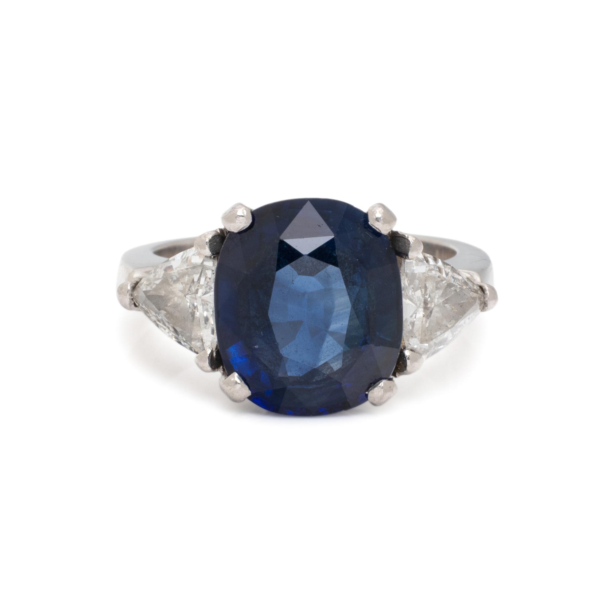 SAPPHIRE AND DIAMOND RING