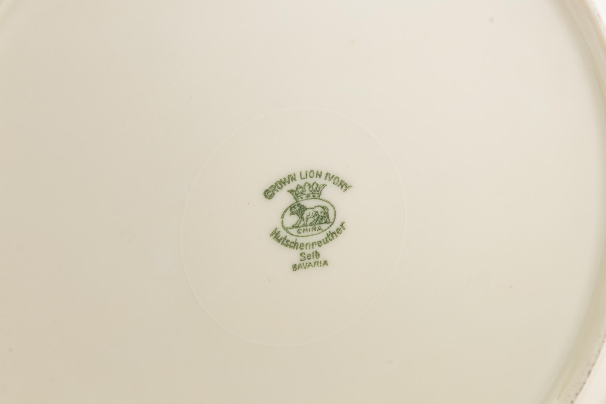 A Set of Eleven Bavarian Hutschenreuther Parcel Gilt Porcelain Service Plates