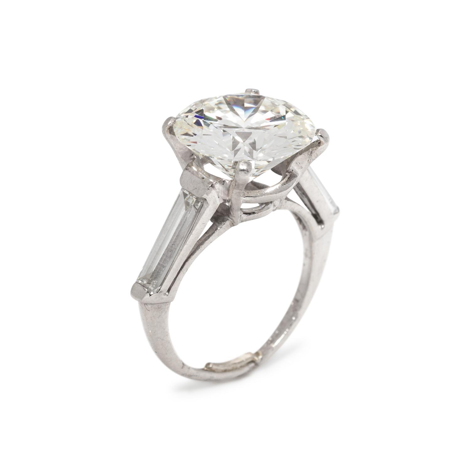 DIAMOND RING