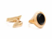 COLLECTION OF YELLOW GOLD RINGS