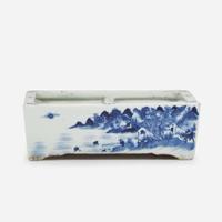 A Chinese blue and white porcelain jardinière
