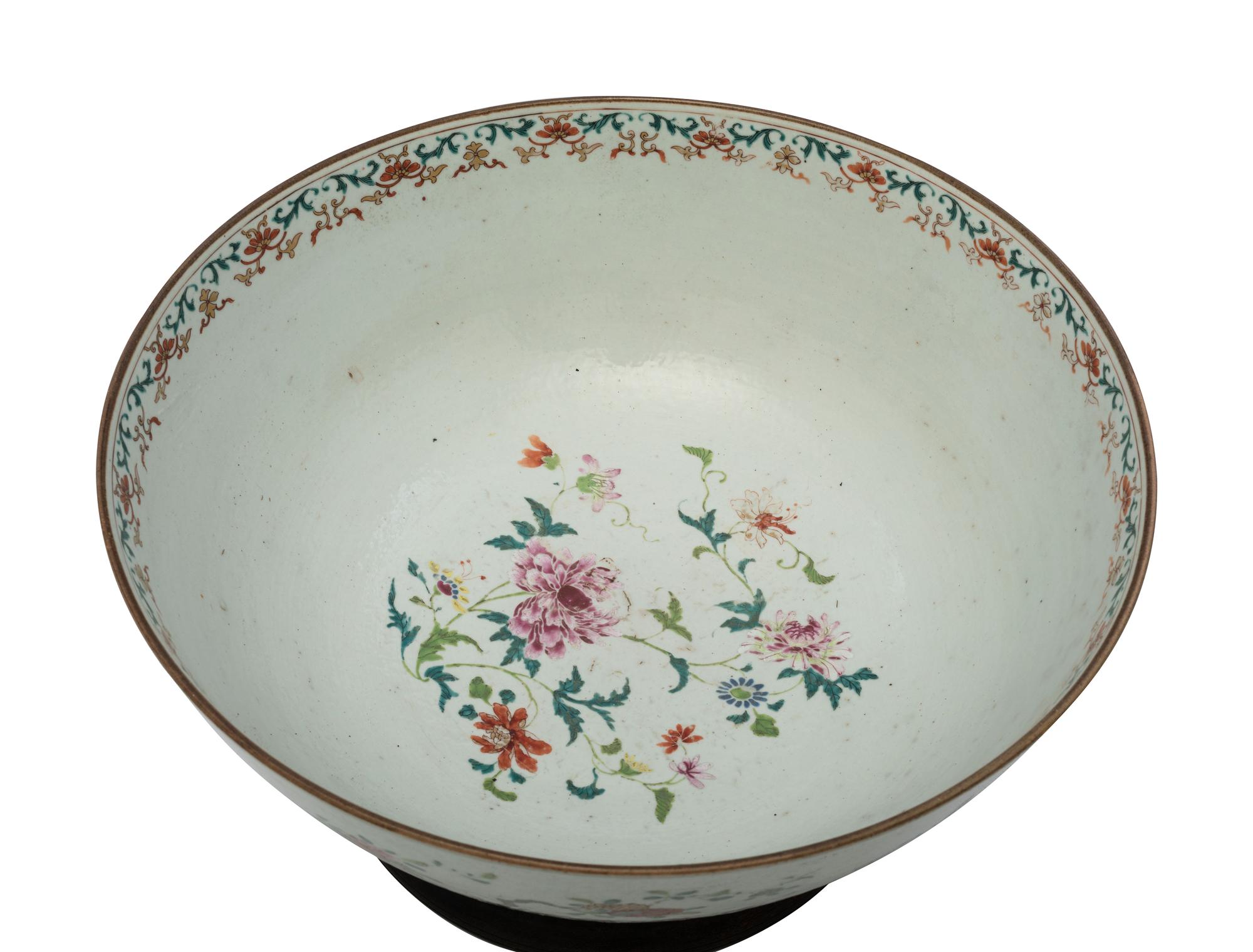 A Chinese Export Porcelain Bowl