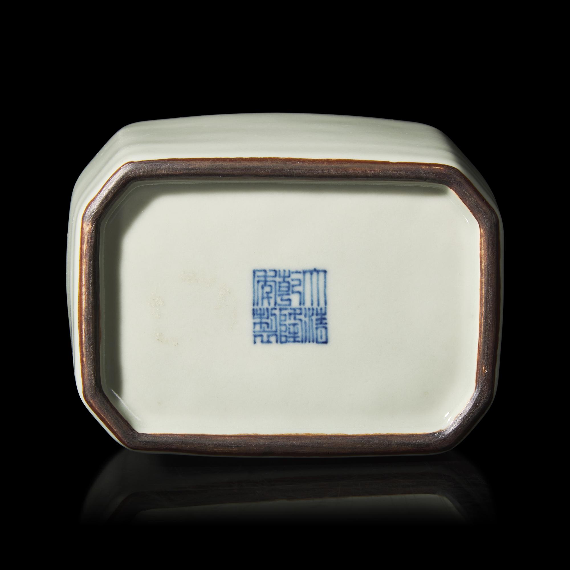 A Chinese Celadon Glazed Covered Jar, Qianlong Mark — 乾隆款 青釉雙係蓋罐