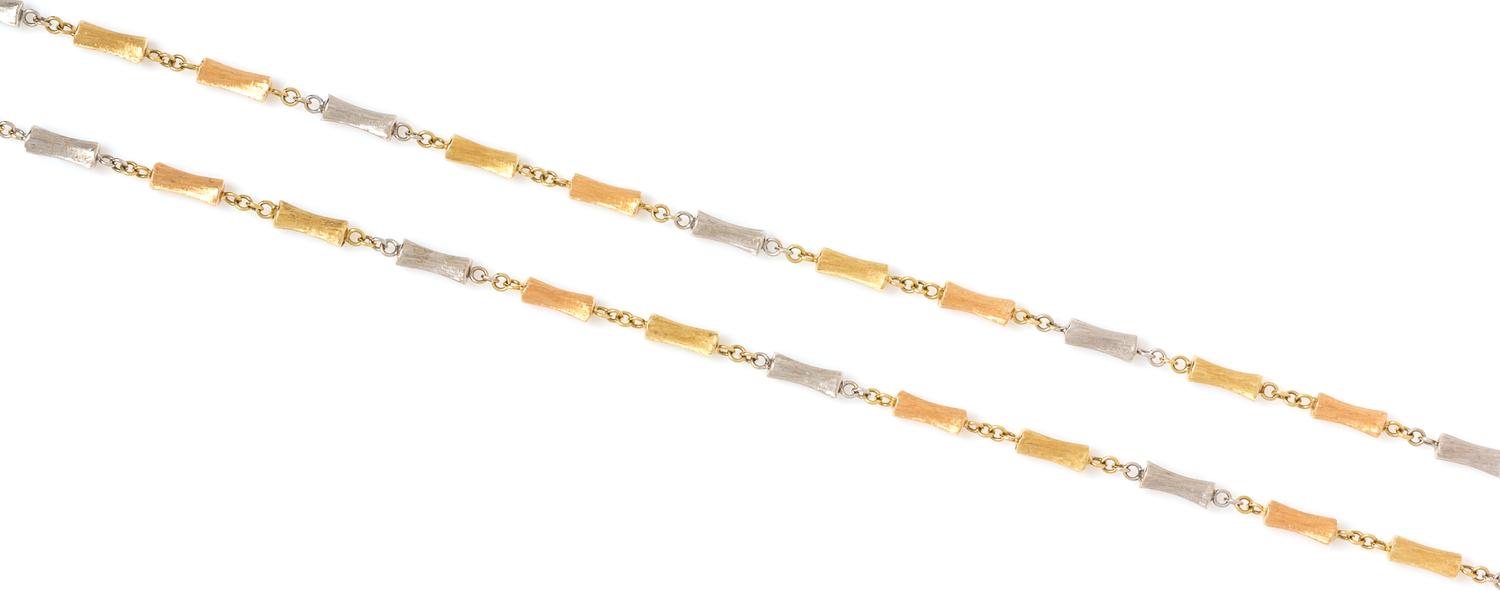 A Tricolor Gold Necklace, 19.70 dwts.
