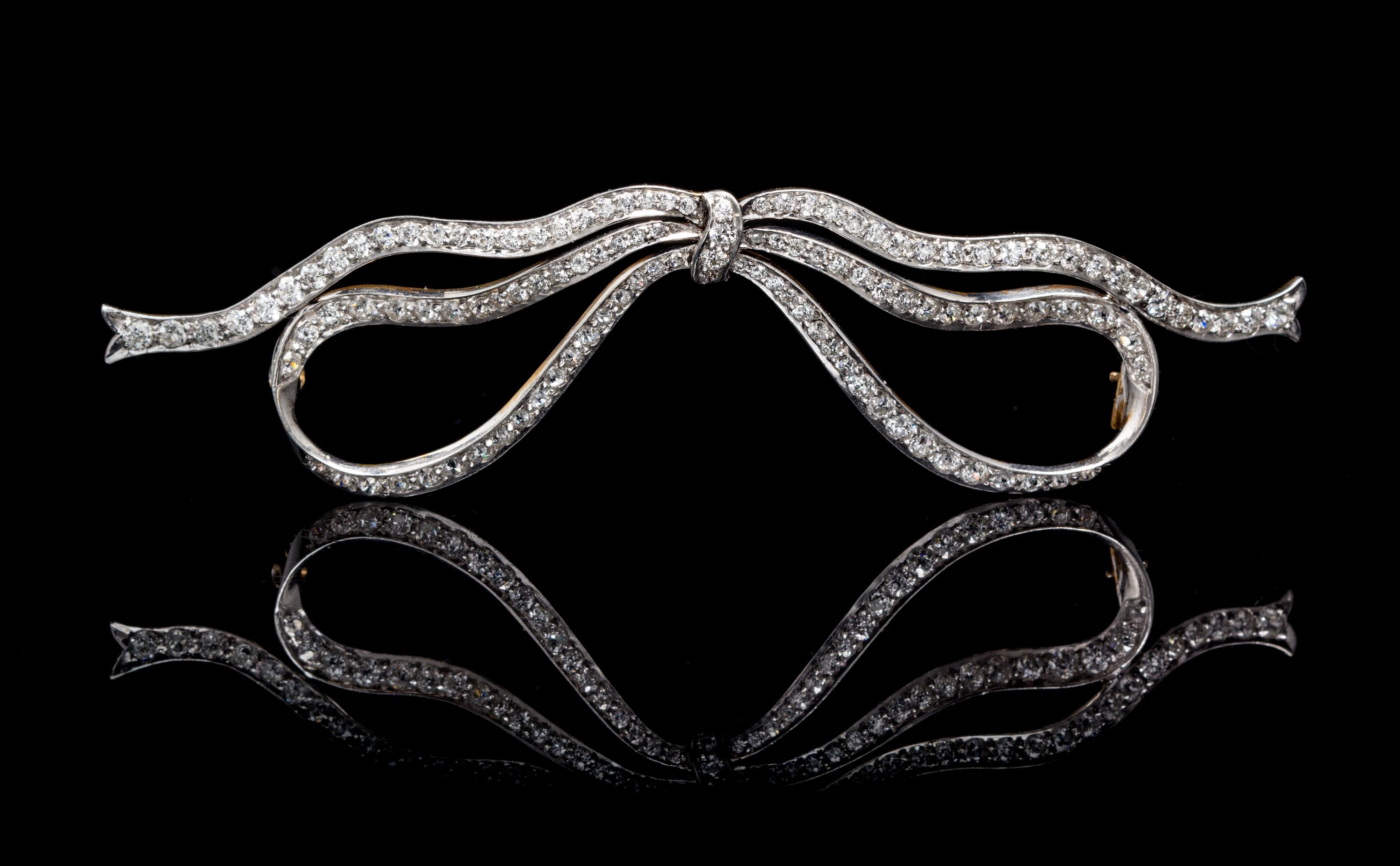 An Edwardian Platinum Topped Gold and Diamond Bow Brooch, 9.10 dwts.