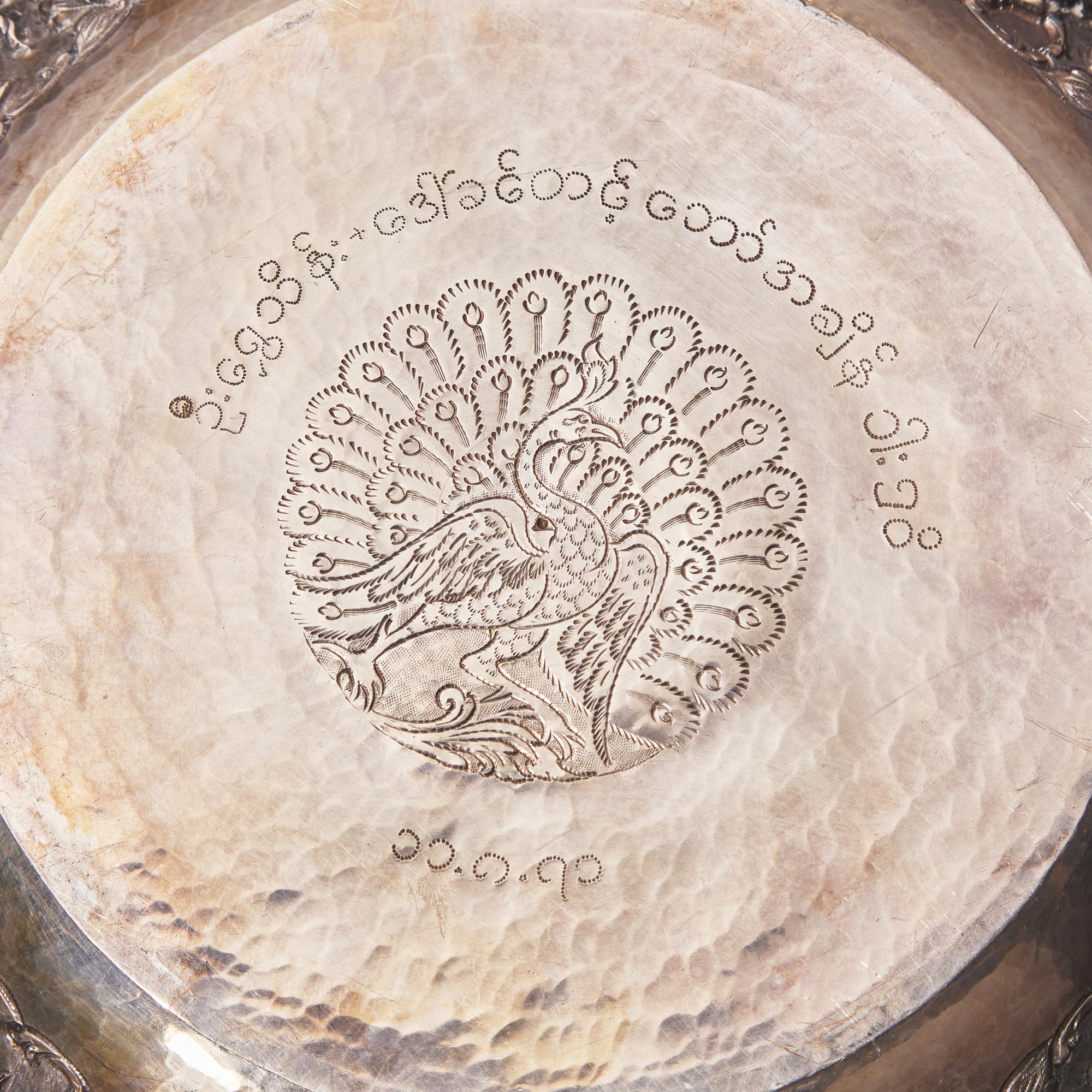 A Large Burmese Repousse Silver Offering Bowl, Late 19th-Early 20th Century 十九/二十世紀初 緬甸大銀缽