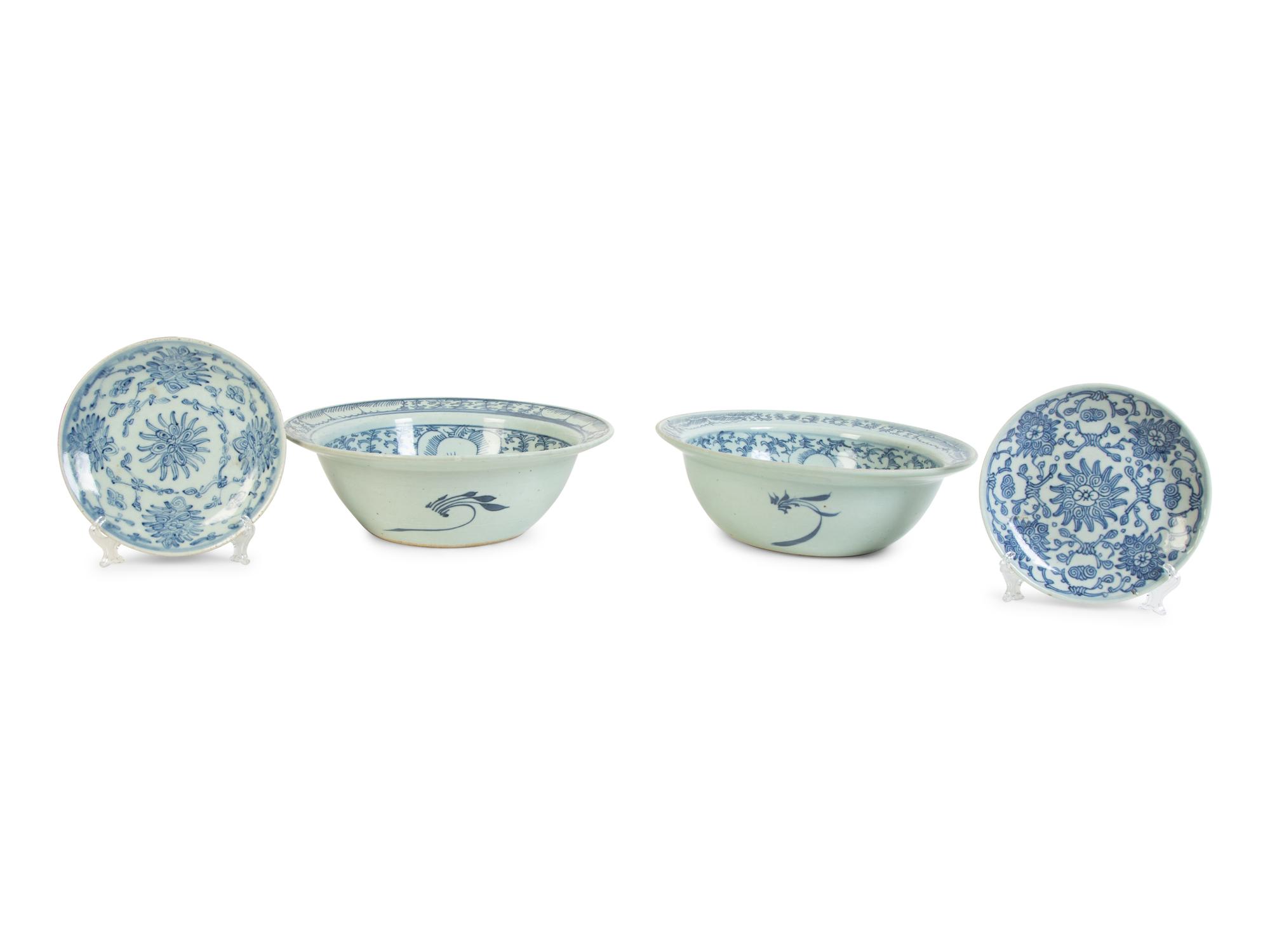 Two Chinese Blue and White Porcleain Lotus Bowls and Two Small Plates — 19TH/20TH CENTURY