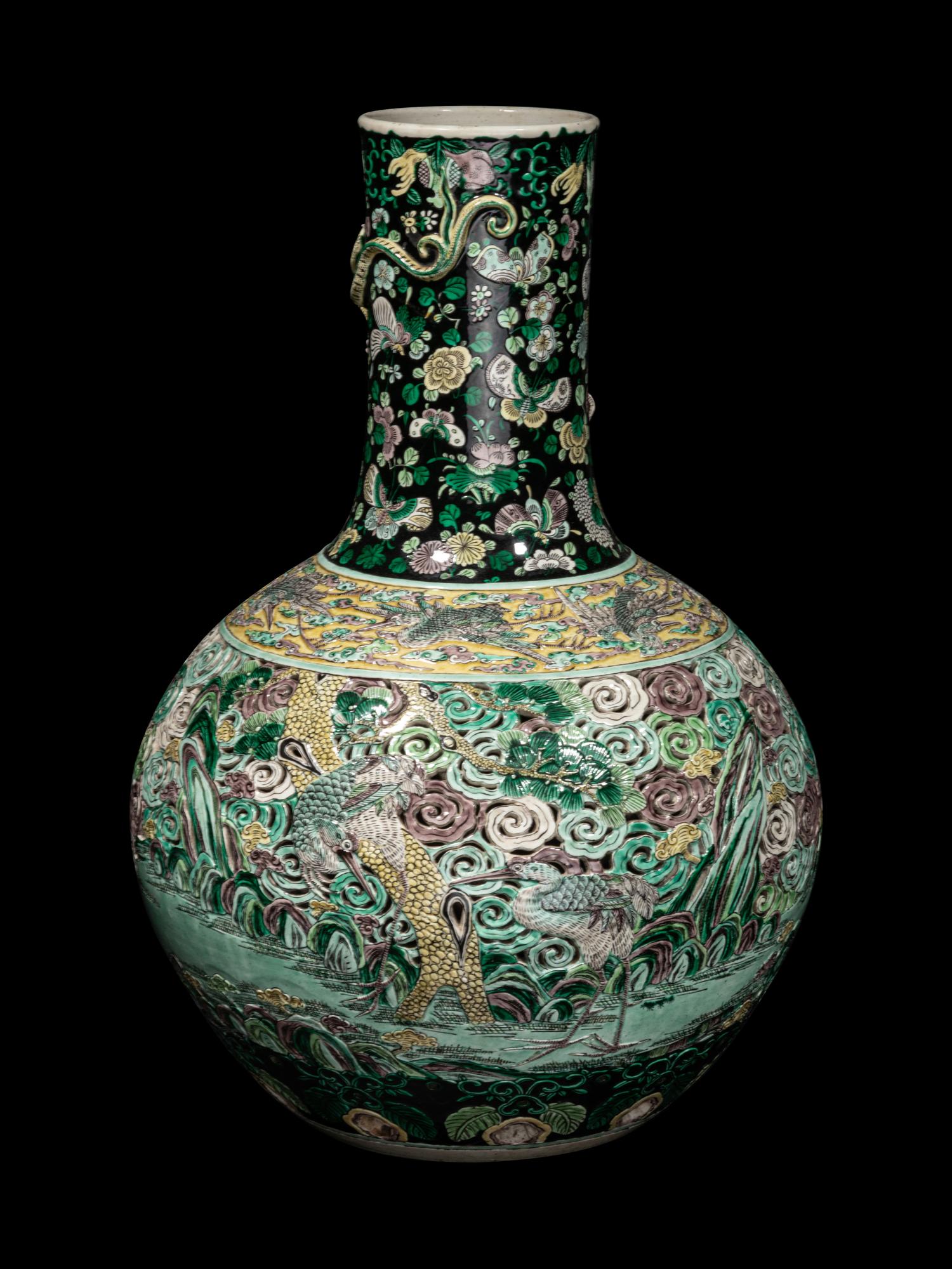 A Large Famille Verte Porcelain Reticulated Vase, Tianqiuping