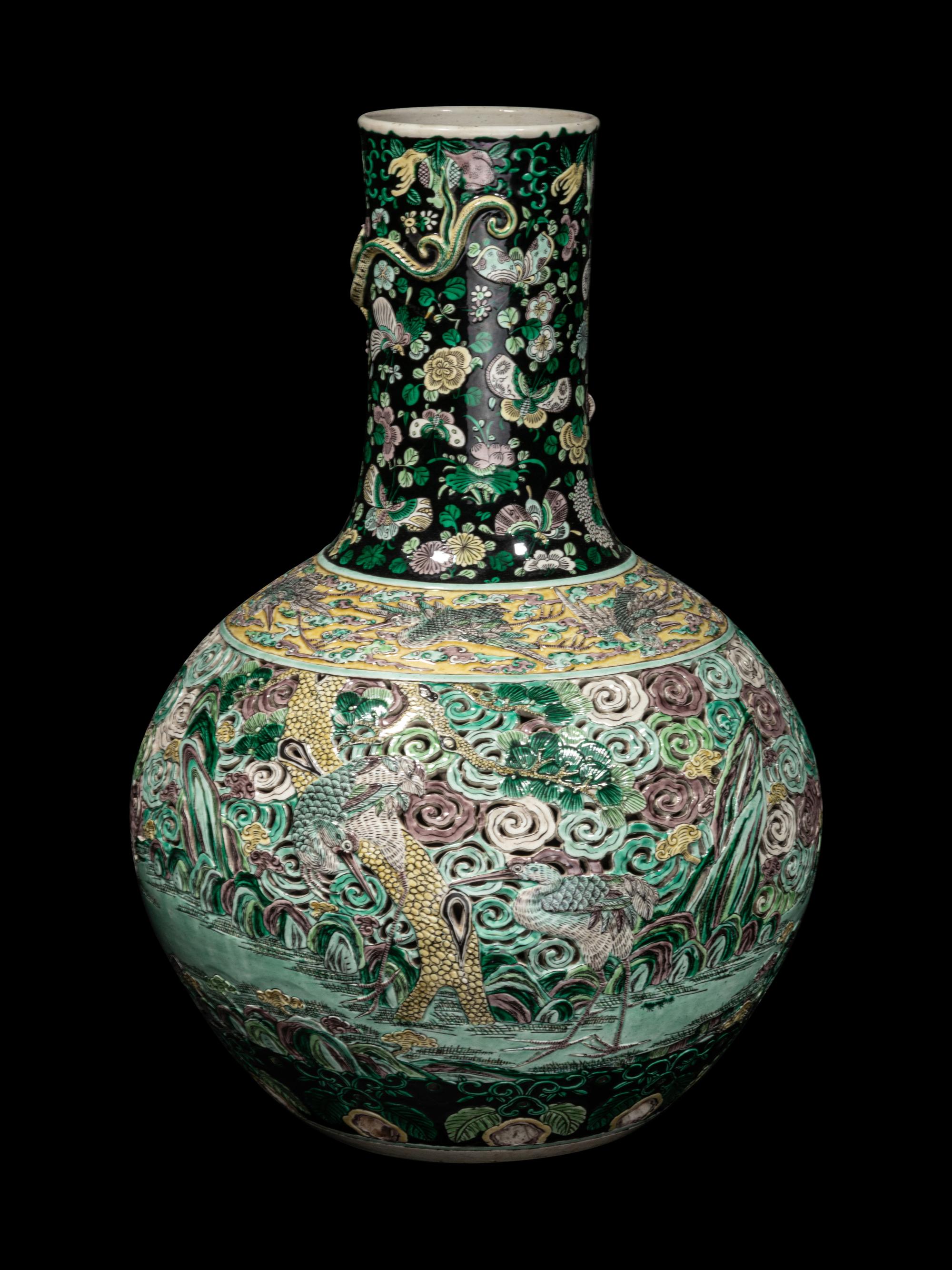 A Large Famille Verte Porcelain Reticulated Vase, Tianqiuping