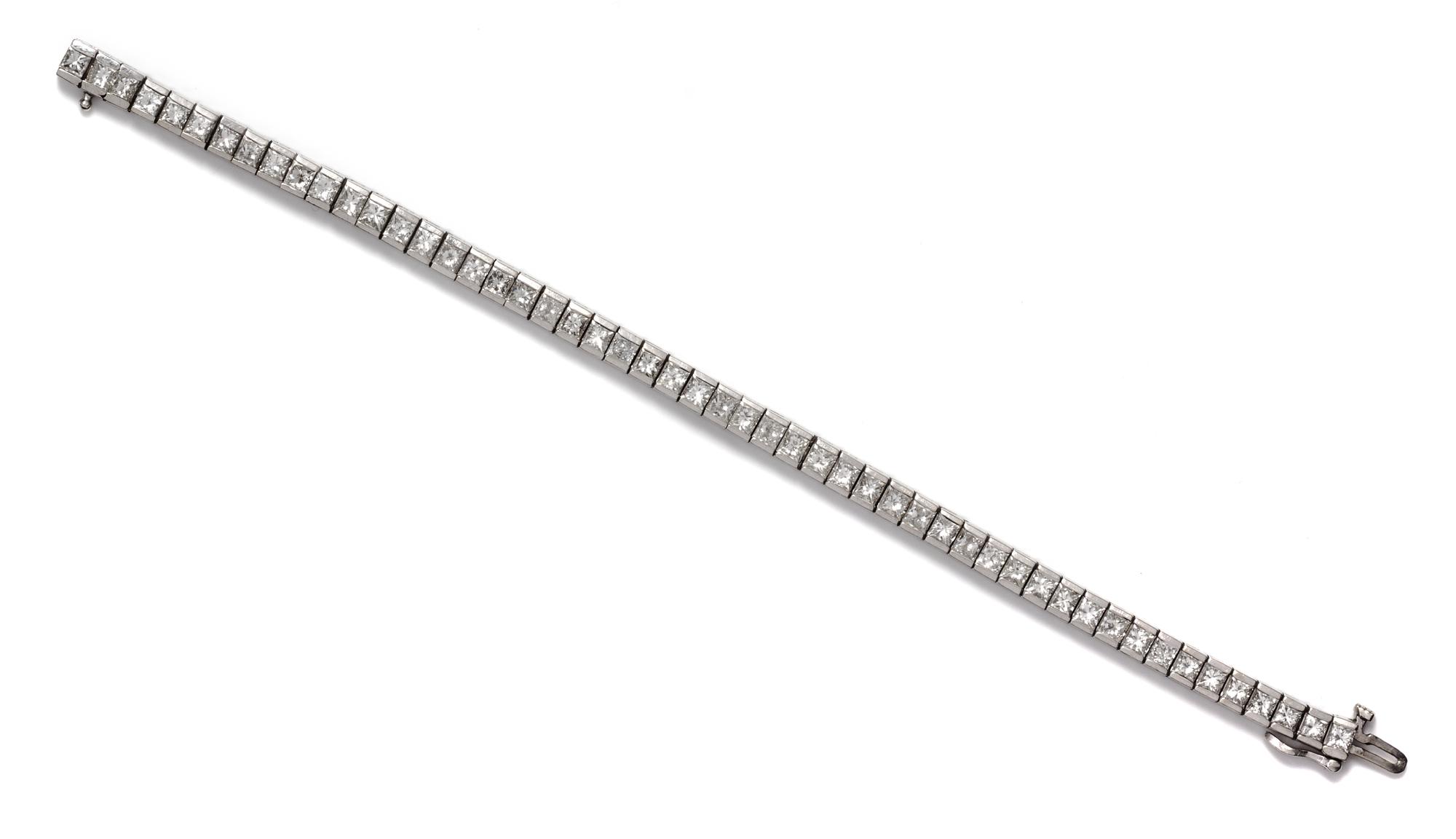 A White Gold and Diamond Line Bracelet, 14.70 dwts.