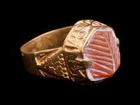 An Islamic Carnelian and Gold Finger Ring