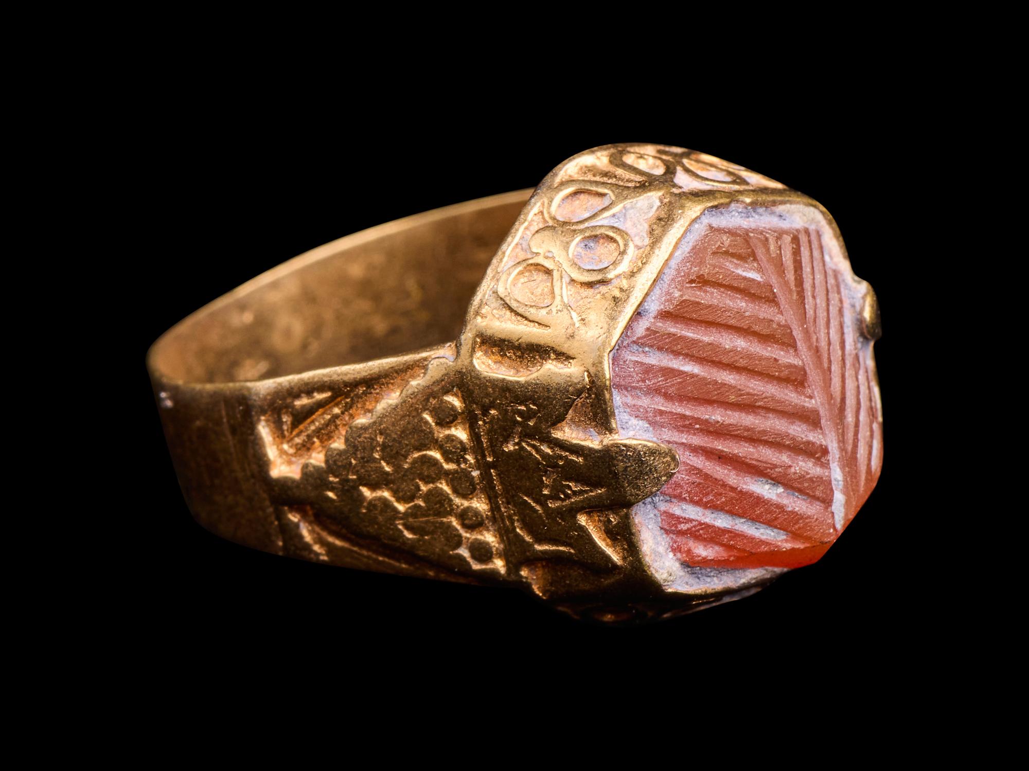 An Islamic Carnelian and Gold Finger Ring