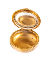 An Art Nouveau Yellow Gold and Diamond Acorn Motif Powder Case, 12.30 dwts.