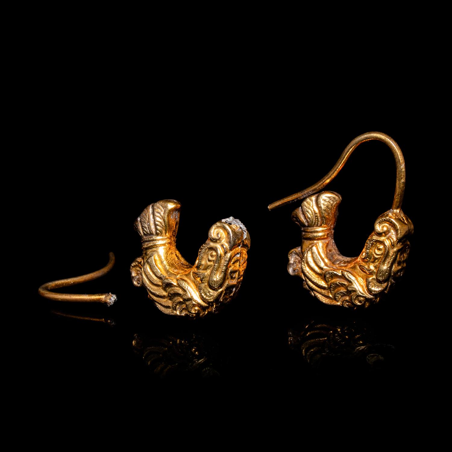 A Pair of Chinese Gold 'Capricorn' Earrings, Erhuan, Liao Dynasty 遼 摩羯形金耳環一對