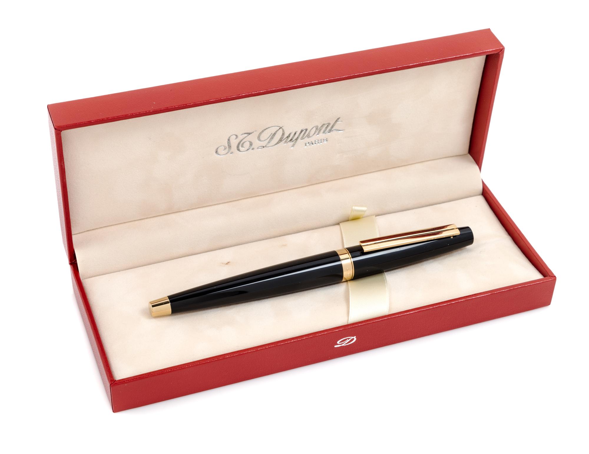 An S.T. Dupont Ellipsis: Composite Noir Fountain Pen