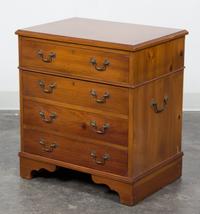 An American Pine Chest of Drawers Height 24 1/4 x width 21 3/4 x depth 15 3/4 inches. — 20TH CENTURY
