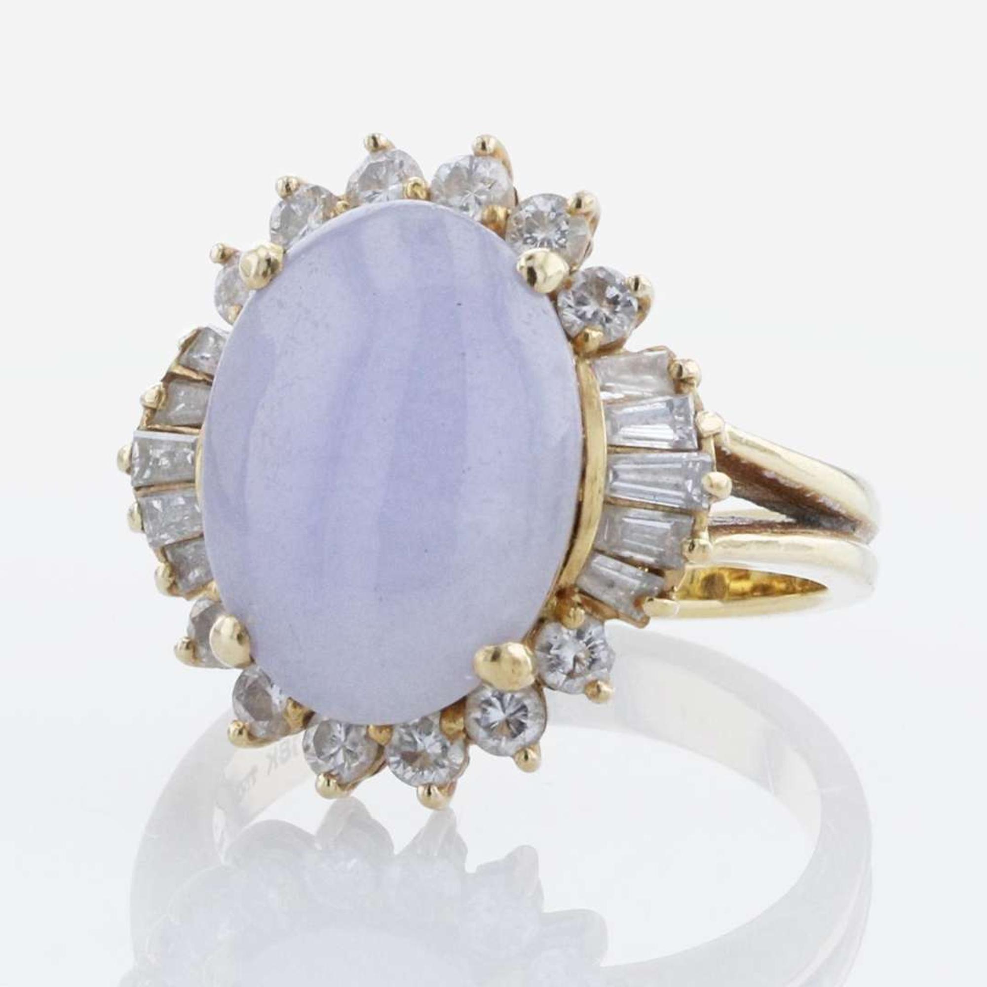 An 18K Lavender Jade Ring