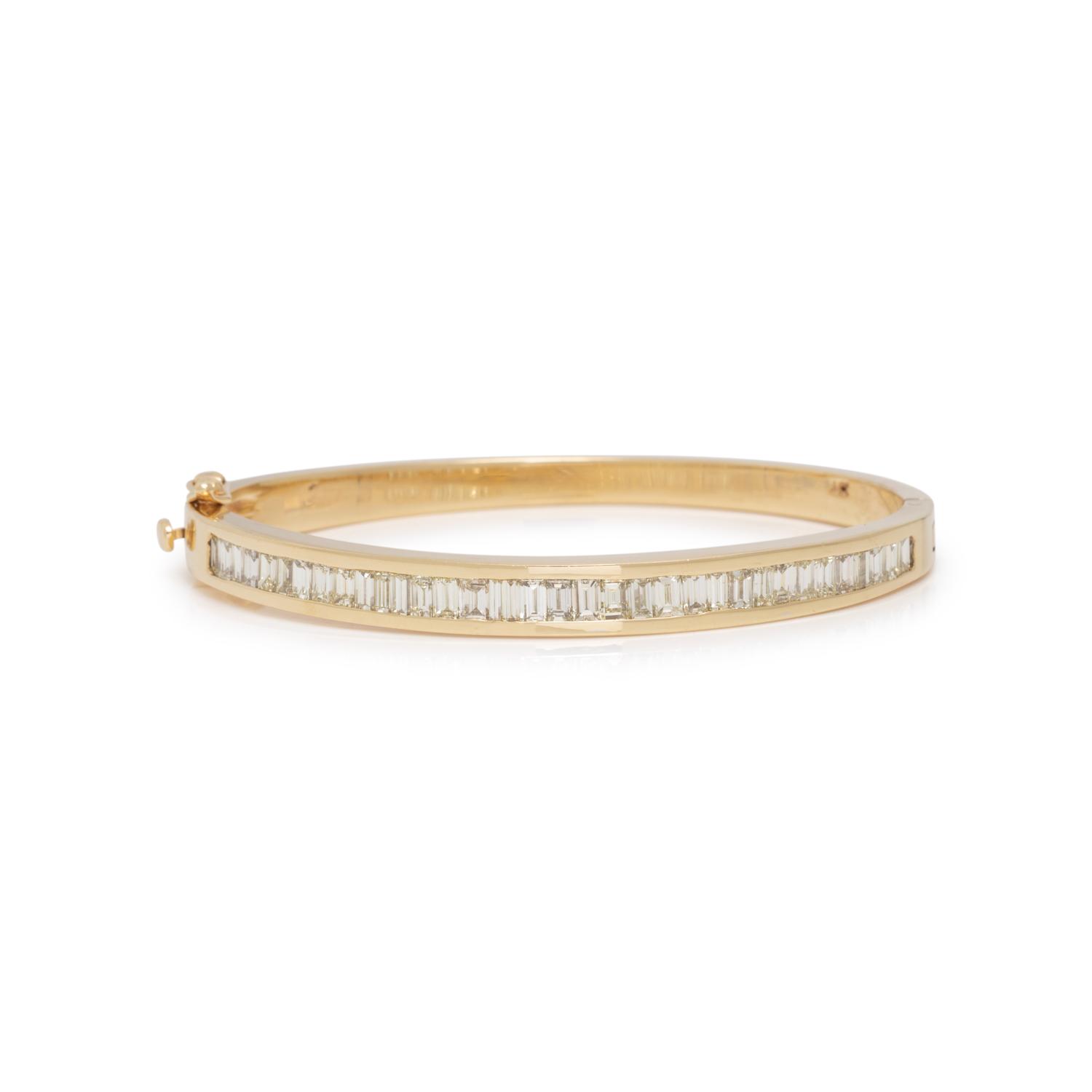 YELLOW GOLD AND DIAMOND BANGLE BRACELET