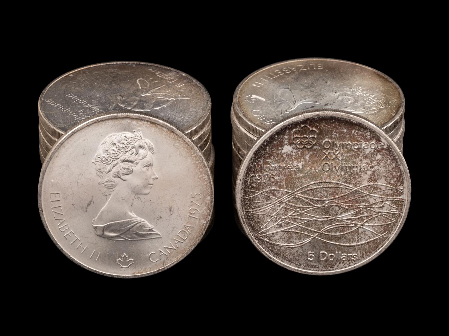 [CANADA] A Large Collection of Silver$1 and Commemorative Silver Coins