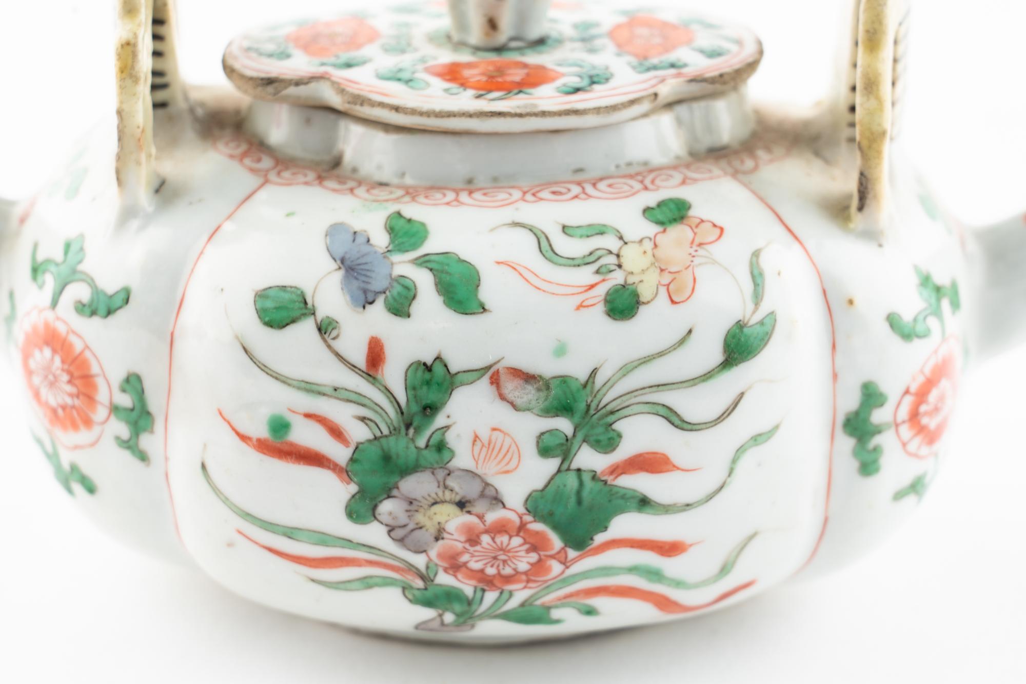 A Chinese Export Porcelain Teapot