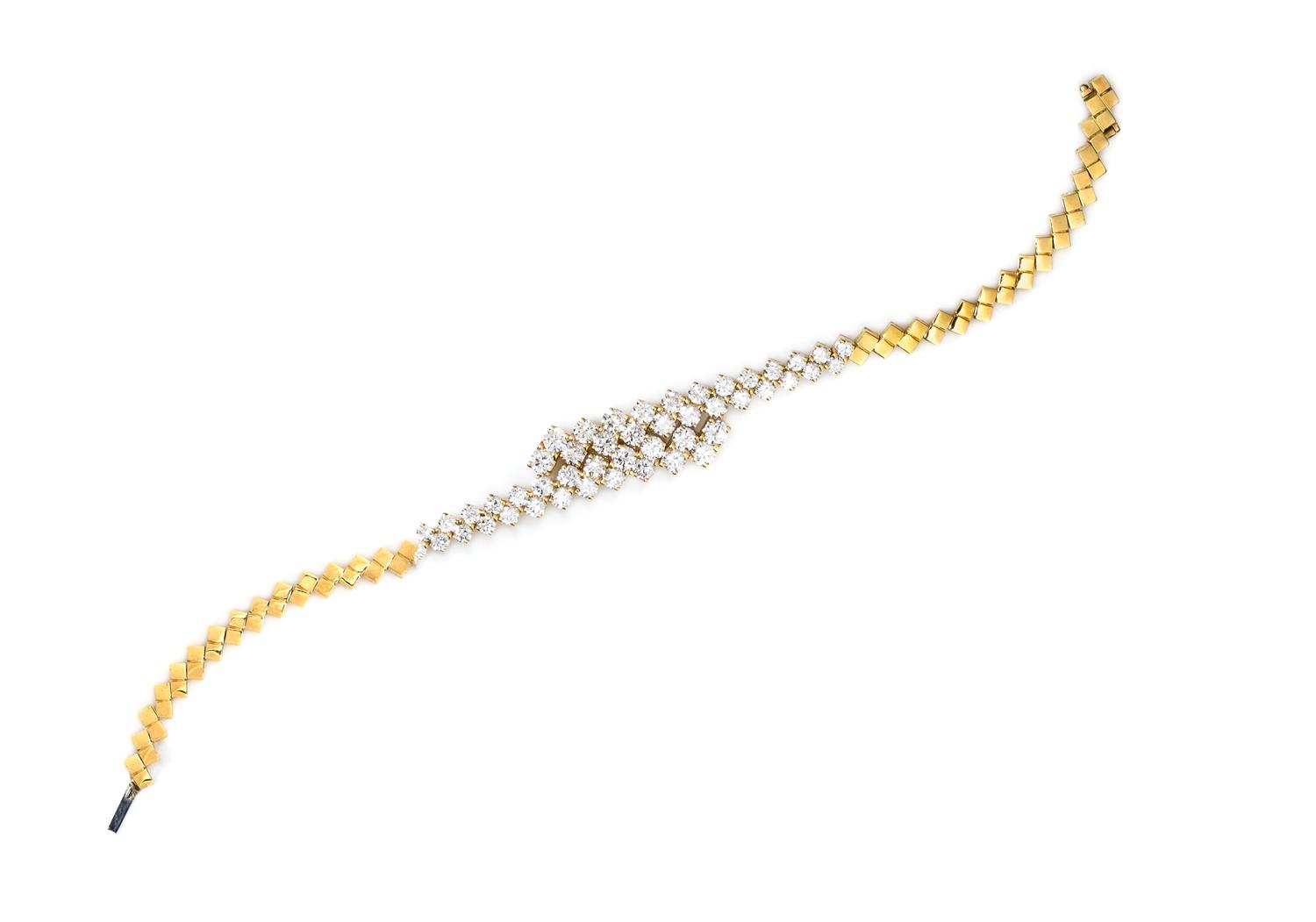 An 18 Karat Yellow Gold and Diamond Bracelet, 11.70 dwts.