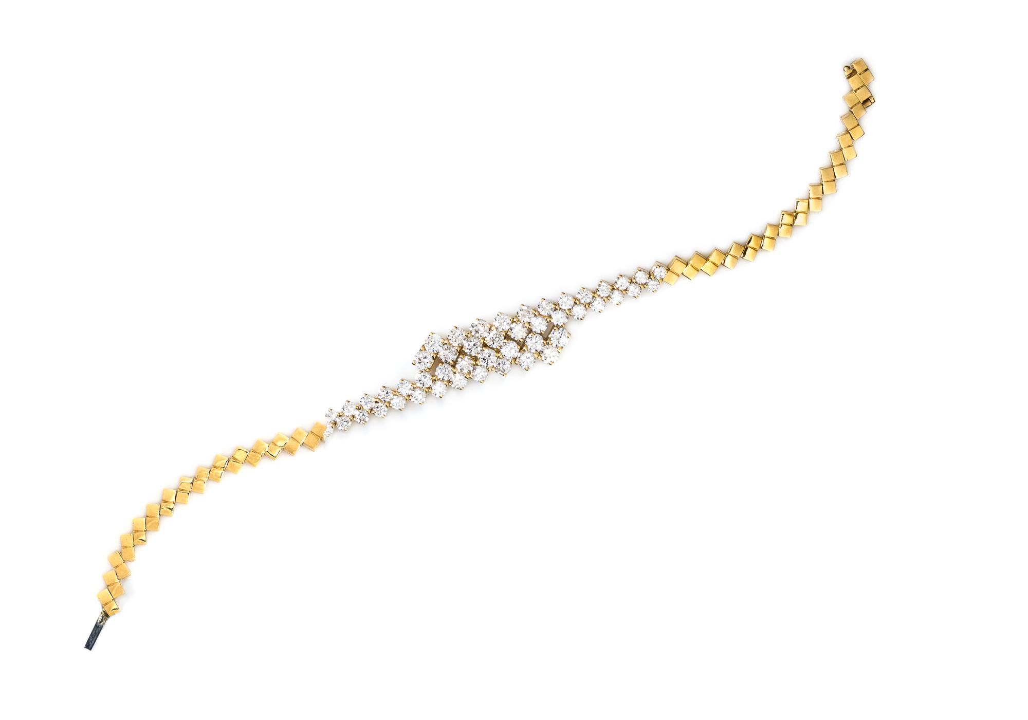 An 18 Karat Yellow Gold and Diamond Bracelet, 11.70 dwts.