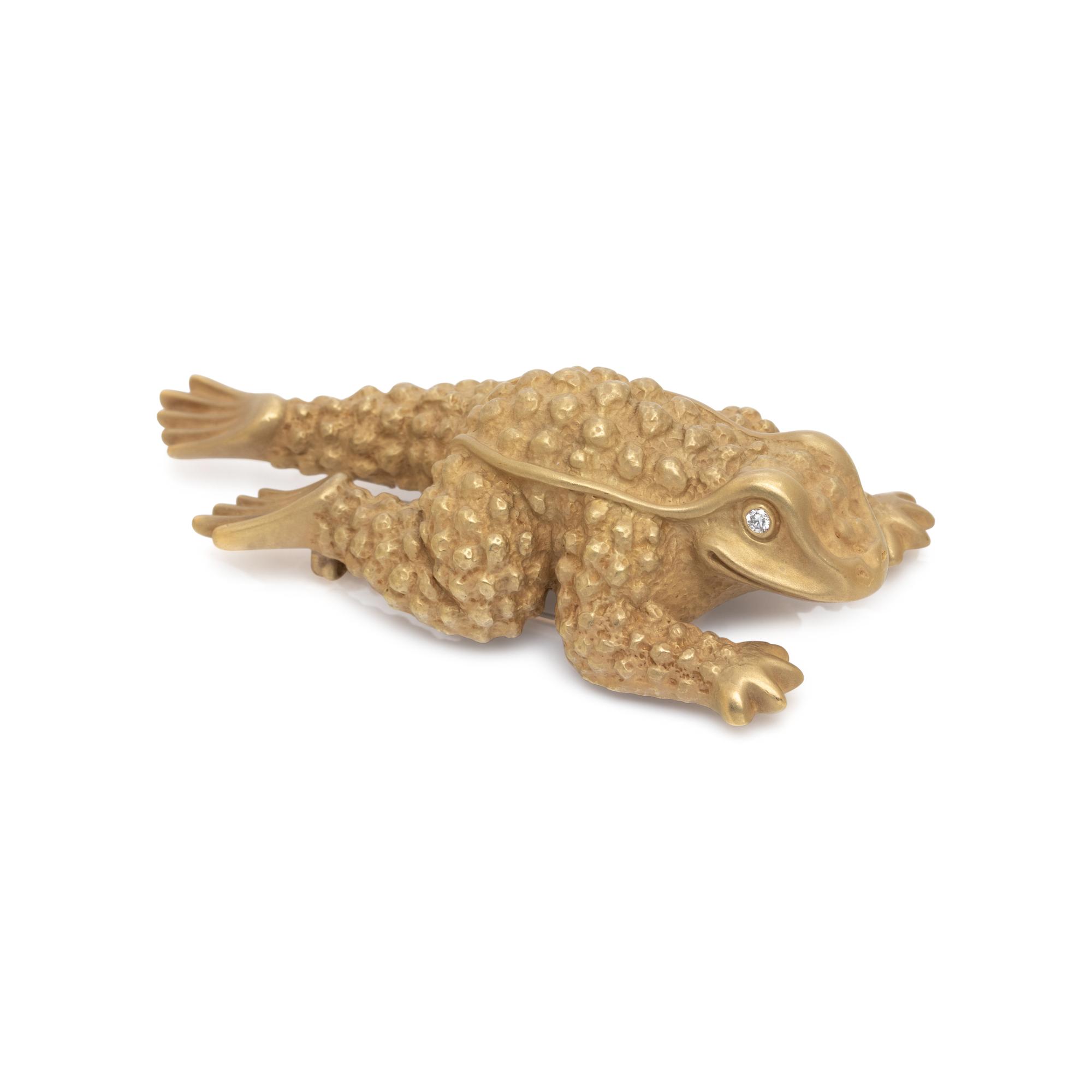 KIESELSTEIN-CORD, YELLOW GOLD TOAD BROOCH