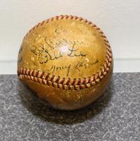 A Chicago Cubs Signed Baseball Diameter 3 inches. — EARLY 20TH CENTURY