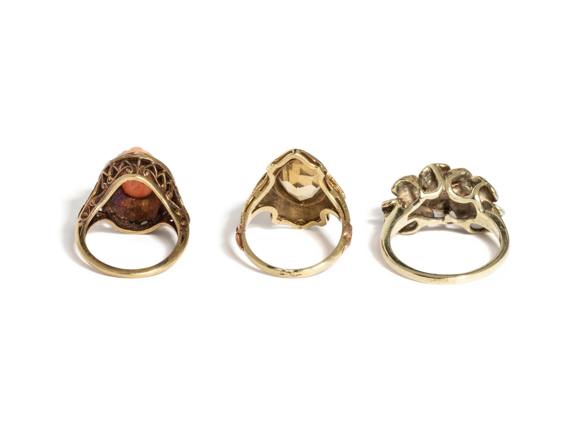 COLLECTION OF YELLOW GOLD RINGS