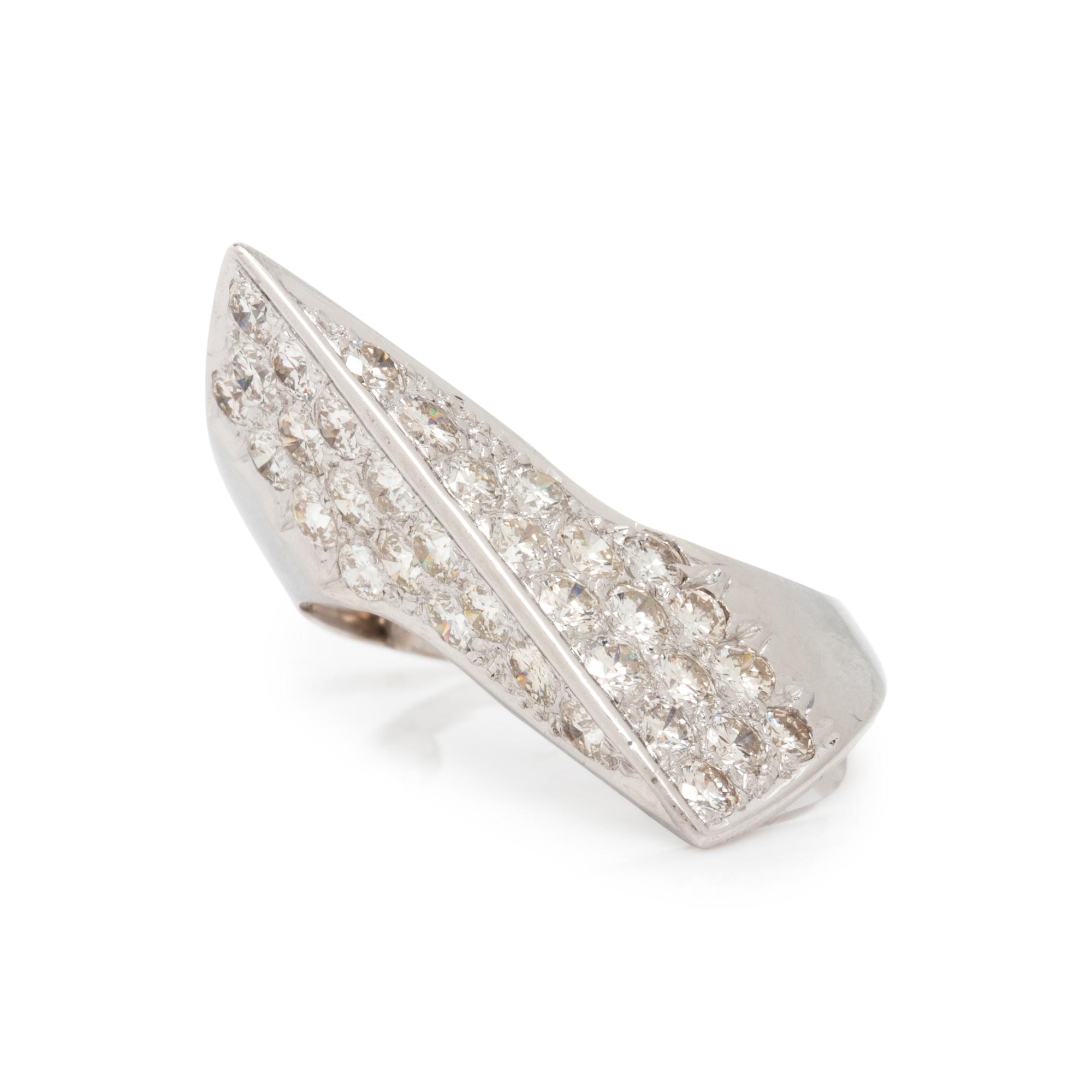 WHITE GOLD AND DIAMOND RING