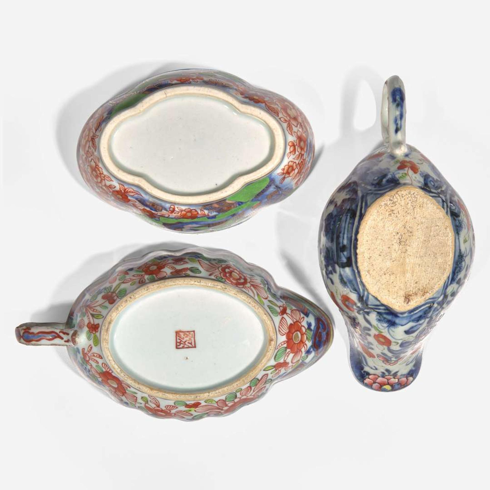 Eleven assorted Chinese export clobbered porcelain table wares 外銷瓷一組十一件 18th to 19th century ???????