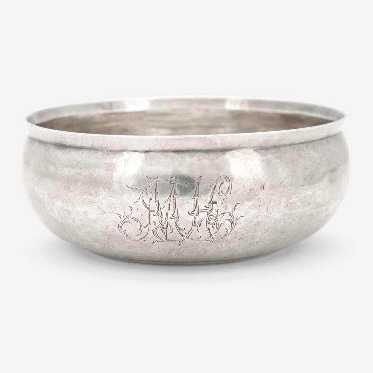 A silver porringer Philip Syng, Jr. (1703-1789), Philadelphia, PA, circa 1750