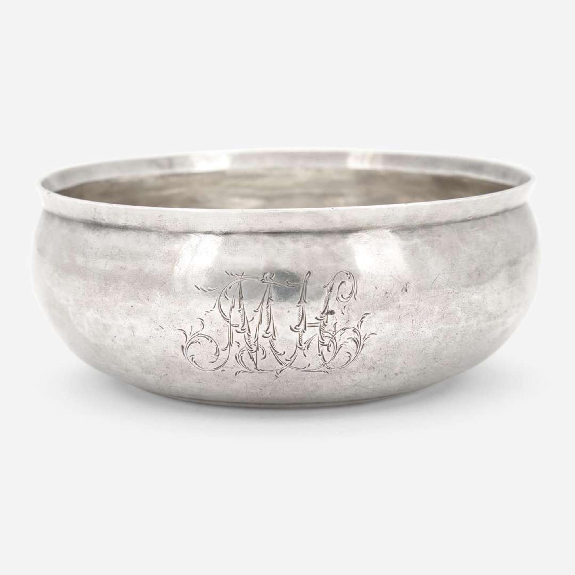 A silver porringer Philip Syng, Jr. (1703-1789), Philadelphia, PA, circa 1750
