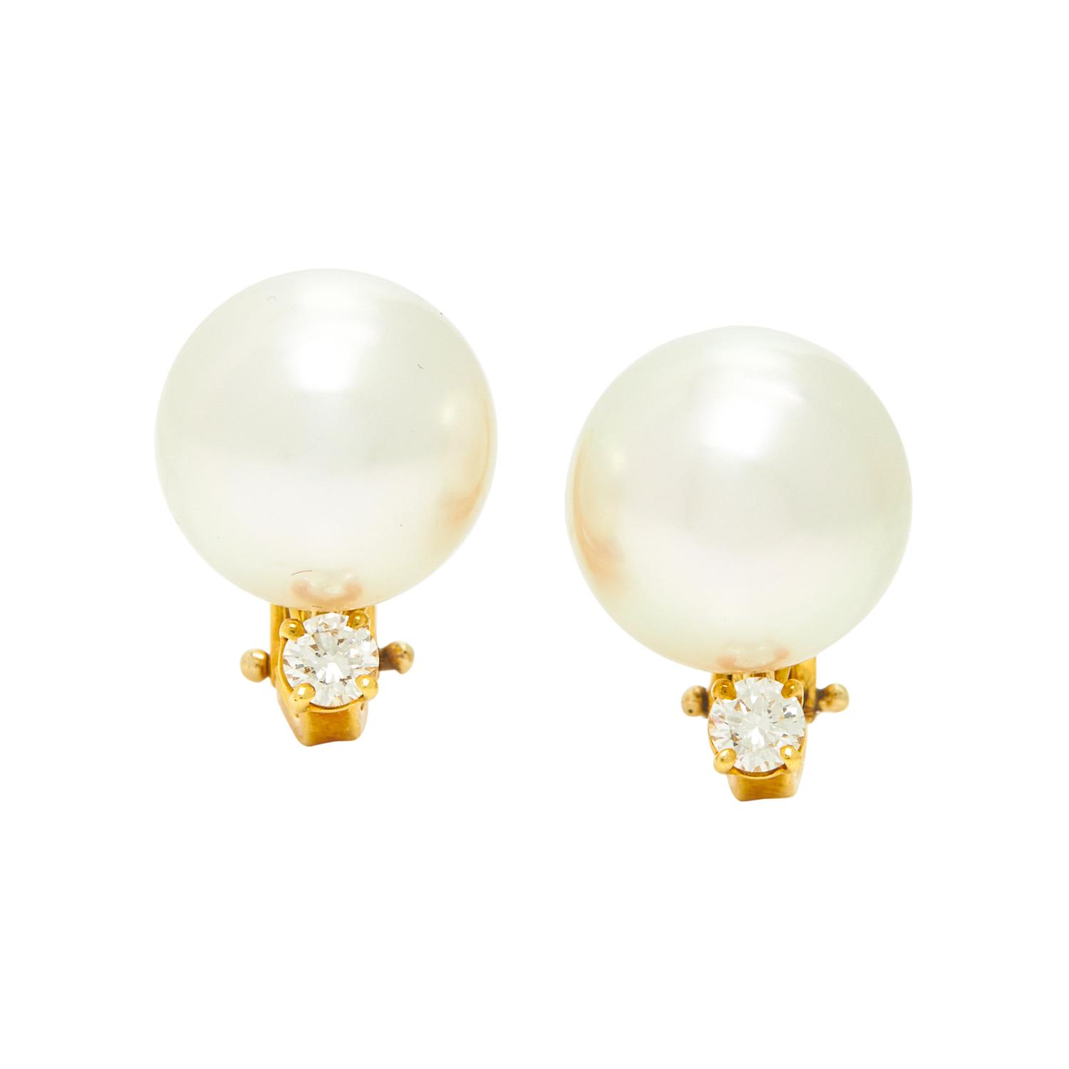CARTIER, YELLOW GOLD, SOUTH SEA CULTURED PEARL, AND DIAMOND CLIP EARRINGS