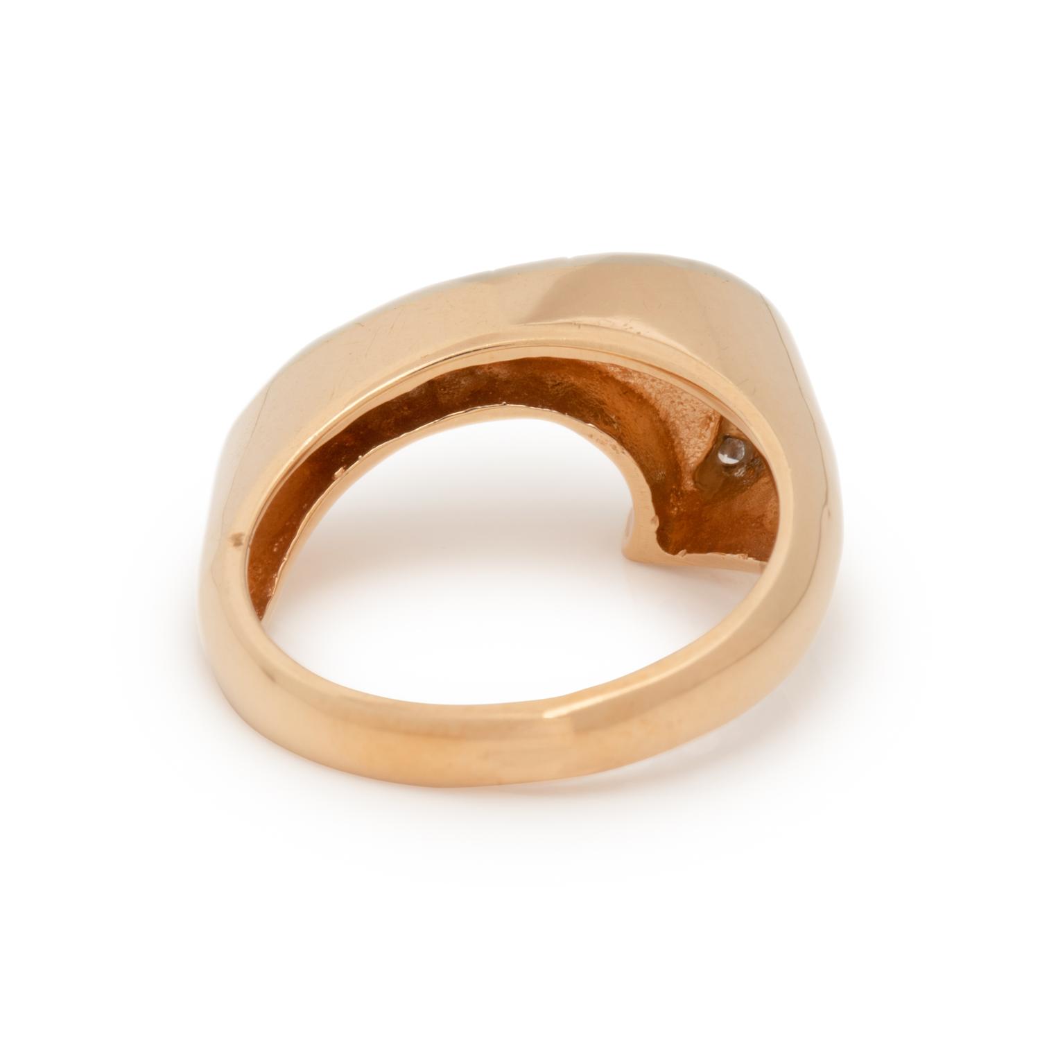 YELLOW GOLD AND DIAMOND RING